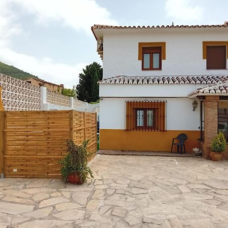 Casa Patio de Los Naranjos Piscina privada Alcaucín Exterior foto
