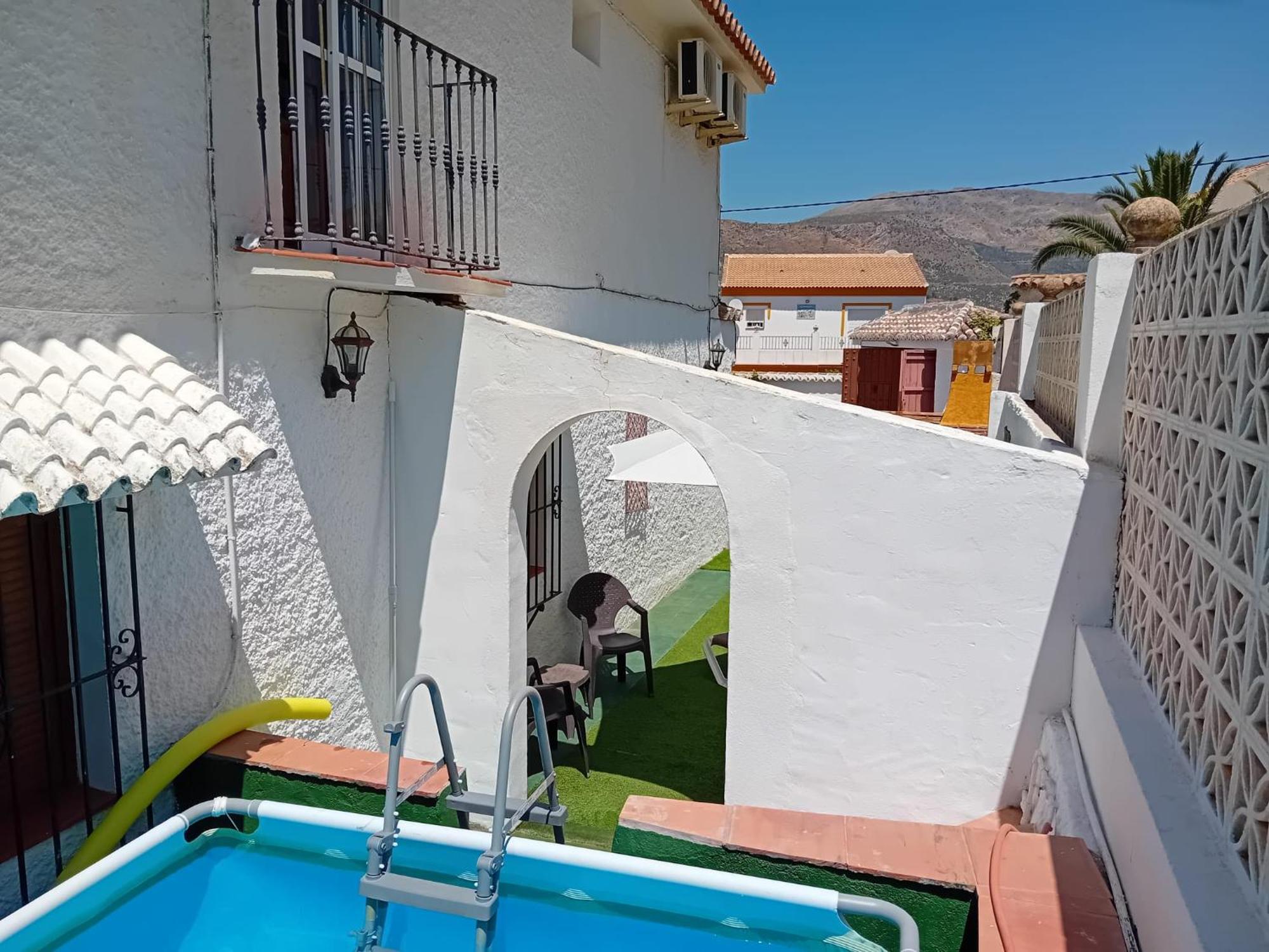 Casa Patio de Los Naranjos Piscina privada Alcaucín Exterior foto