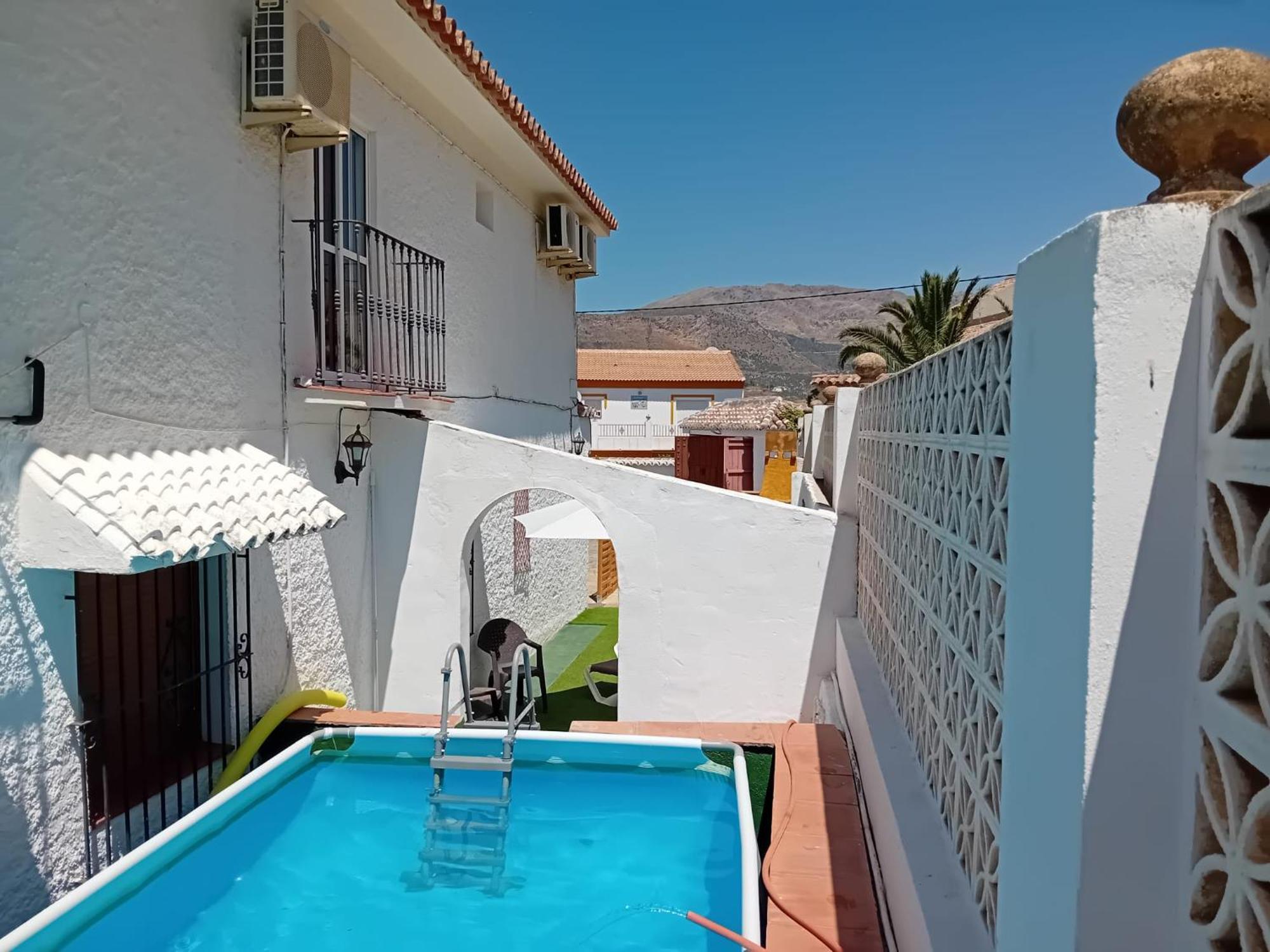 Casa Patio de Los Naranjos Piscina privada Alcaucín Exterior foto